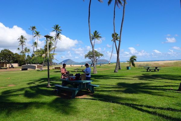 ハワイの景色をみながらバーベキュー