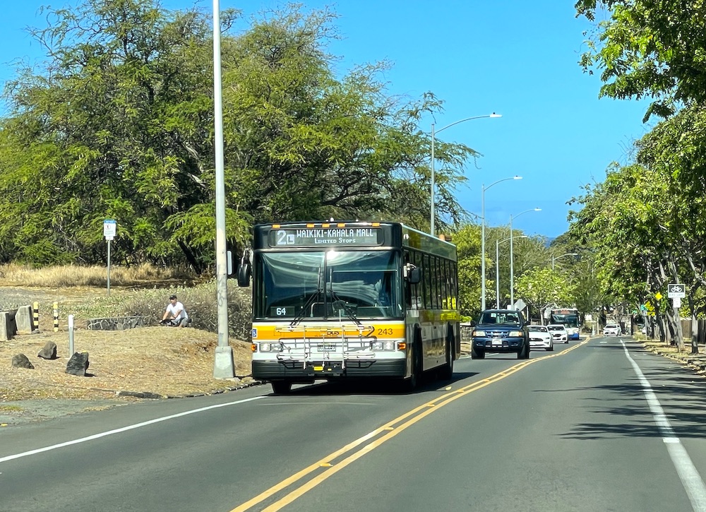 ハワイを安く旅行するためのザ・バス