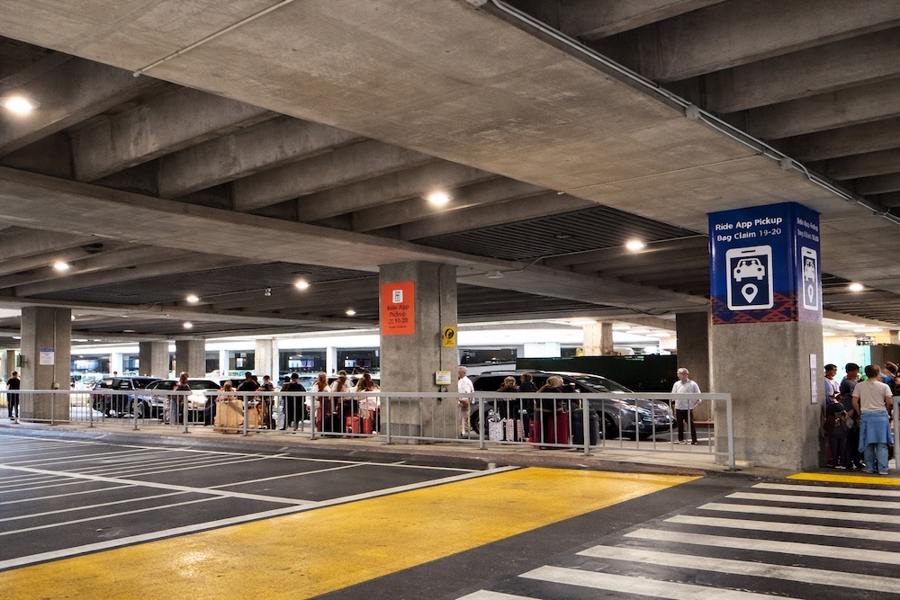 ホノルル空港のウーバーとリフトの乗り場はどこ？（ダニエル・K・イノウエ国際空港）