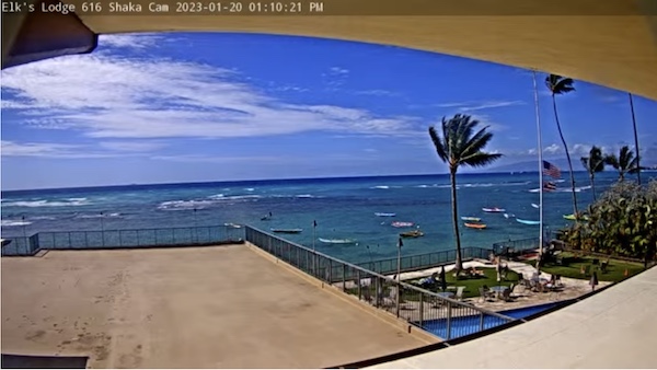 ハワイは、ダイヤモンドヘッドの近くにあるエルクス・ロッジというプライベート倶楽部のウェブカメラがyoutubeに1日中確認できます。