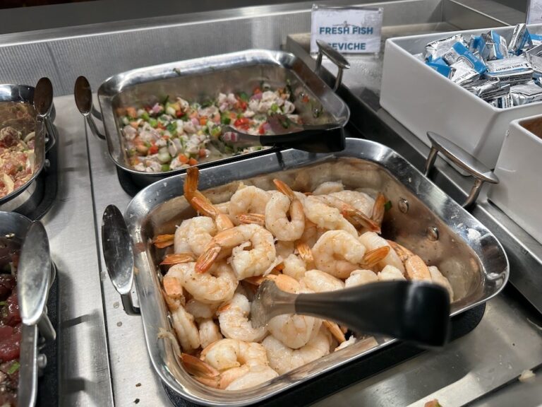 プライム・リブのビュッフェもある「デュークス・ワイキキ」