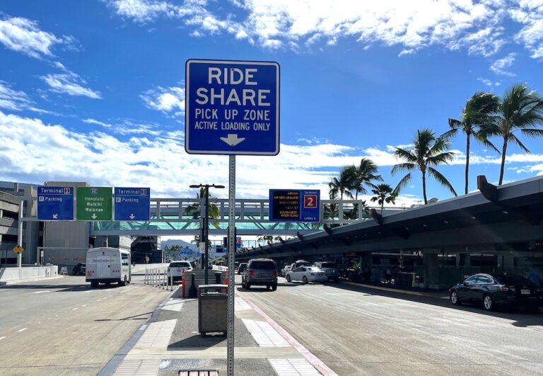 ホノルル空港のウーバーとリフトの乗り場はどこ？（ダニエル・K・イノウエ国際空港）