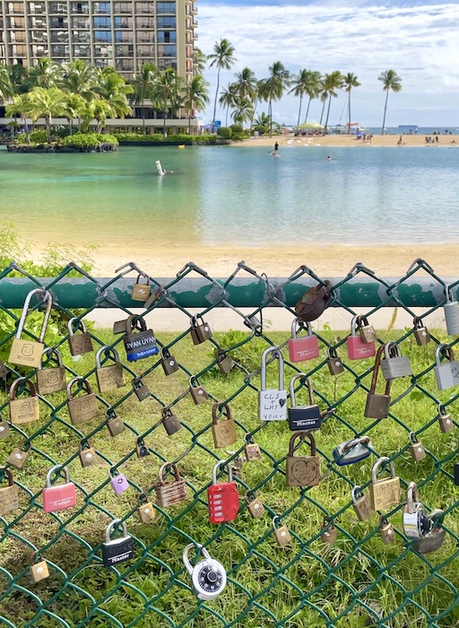 ハワイのヒルトンのフェンスに鍵