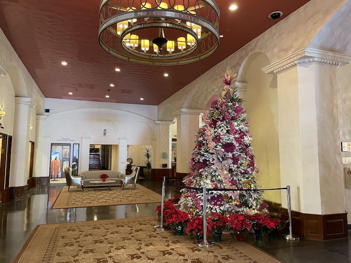 ロイヤルハワイアンホテルのクリスマスツリー
