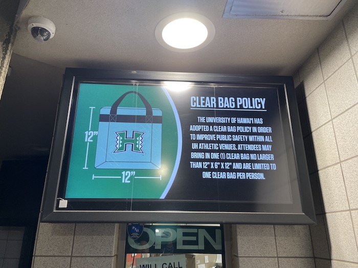 ハワイ大学のスタジアムで観戦するにあたり、バッグに関するルール