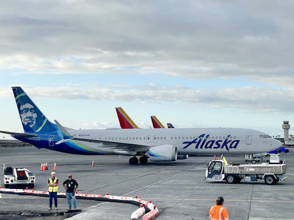 アラスカ航空とハワイアン航空の買収が完了